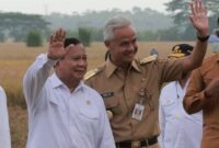 Menhan Prabowo Subianto dan Gubernur Jawa Tengah Ganjar Pranowo mendampingi Presiden Joko Widodo. (Dok. Tim Media Prabowo Subianto) 
