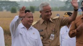 Menhan Prabowo Subianto dan Gubernur Jawa Tengah Ganjar Pranowo mendampingi Presiden Joko Widodo. (Dok. Tim Media Prabowo Subianto) 
