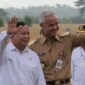 Menhan Prabowo Subianto dan Gubernur Jawa Tengah Ganjar Pranowo mendampingi Presiden Joko Widodo. (Dok. Tim Media Prabowo Subianto) 

