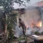 2 Armada Kebakaran Dikerahkan Padamkan Kantin PDAM Ponorogo . (Dok. Fin) 
