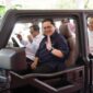 Presiden Jokowi ditemani Menteri Pertahanan Prabowo Subianto dan Menteri BUMN Erick Thohir meninjau produk senjata dan kendaraan PT Pindad. (Facbook.com/@Erick Thohir)