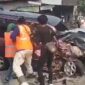 Benturan keras adu banteng antar dua kendaraan di jalur utama Madiun - Ponorogo. (Dok. FIN)  