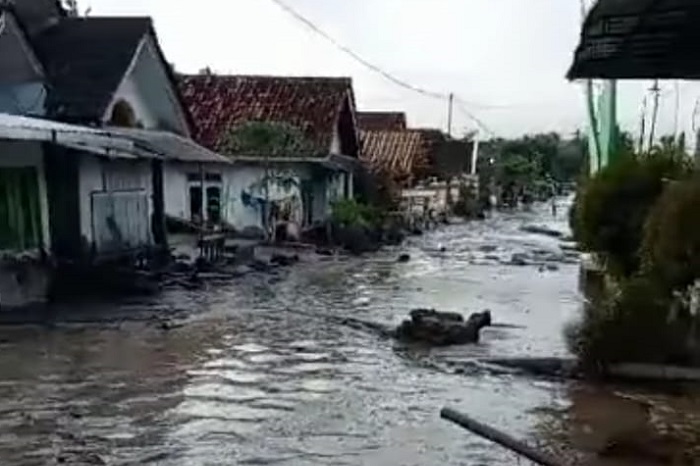 Tangkapan Layar, Dampak banjir lahar dingin Gunung Semeru. (Facebook.com/@Mather Nidaria)  