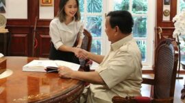 Menteri Pertahanan Prabowo Subianto bersama Gritte Agatha. (Instagram.com/@gritteagatha)