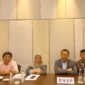 Anggota Komisioner BNSP, Amilin, memenuhi undangan Direktur Perundingan Perdagangan Jasa Kementerian Perdagangan RI, Basaria Tiara L. Gaol, dalam pembahasan tentang penyusunan jawaban pertanyaan terkait proposal Movement of Natural Persons (MNP) dan pembahasan usulan Indonesia atas skema Working Holiday Visa (WHV) yang dilaksanakan di Double Tree by Hilton Jakarta (28/12/23). (Doc.BNSP)