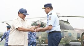 Menteri Pertahanan (Menhan) Prabowo Subianto mendorong kerja sama antara industri pertahanan RI PT Dirgntara Indonesia dengan produsen pesawat. (Dok. TIm Media Prabowo)  