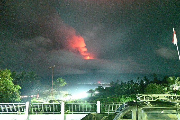 Aktivitas Vulkanik Gunungapi Lewotobi Laki-Laki Meningkat. (Dok. BNPB )