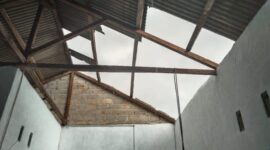 Kondisi rumah warga yang terdampak angin puting beliung di Kabupaten Bangka Selatan, Provinsi Kepulauan Bangka Belitung (13/5/2024). (Dok. BPBD Provinsi Kepulauan Bangka Belitung)