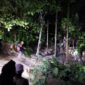 Tim SAR gabungan berupaya mengevakuasi warga yang hanyut akibat banjir di Kabupaten Tanggamus (25/5/2024). (Dok. BPBD Kabupaten Tanggamus)