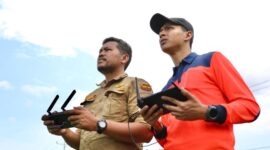 Tim BNPB melakukan pemetaan berbasis pesawat nirawak (drone) untuk kajian risiko bencana sekunder erupsi Gunungapi Ibu di Kabupaten Halmahera Barat, Maluku Utara, Selasa (4/6/2024). (Dok. BNPB)