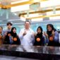 Foto : Prof Amilin Komisioner BNSP dalam kegiatan Monitoring dan Evaluasi pelaksanaan Uji Kompetensi Angkatan ke-3, sekaligus membuka acara kegiatan Uji Sertifikasi Kompetensi bagi para peserta yang telah mengikuti program Upskilling dan Reskilling berstandar industri yang dilaksanakan pada tanggal 3 Juli 2024, di Tempat Uji Kompetensi (TUK) SMKN 4 Surakarta. (Doc.Ist)