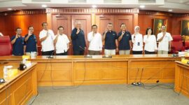 Kepala Badan Pangan Nasional (Bapanas) Arief Prasetyo Adi menyaksikan kolaborasi antara Perum Bulog dengan PT Pupuk Indonesia. (Dok. Tim Komunikasi Bapanas)