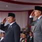 Presiden RI ke-8 Prabowo Subianto menaiki kendaraan Maung bersama Menteri Pertahanan Sjafrie Sjamsoeddin. (Dok. Tim Meida Prabowo)