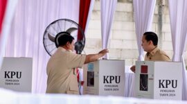 Presiden RI Prabowo Subianto saat mencoblos di TPS 08, Bojong Koneng, Babakan Madang, Bogor. (Dok. Tim Media Prabowo)