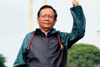 Mahfud MD angkat dua jempol saat menilai reshuffle kabinet Prabowo. (Facebook.com @Mahfud MD)