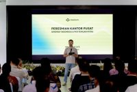 Yulong Chen, General Manager OMOWAY Indonesia, menyampaikan visi dalam acara peresmian.